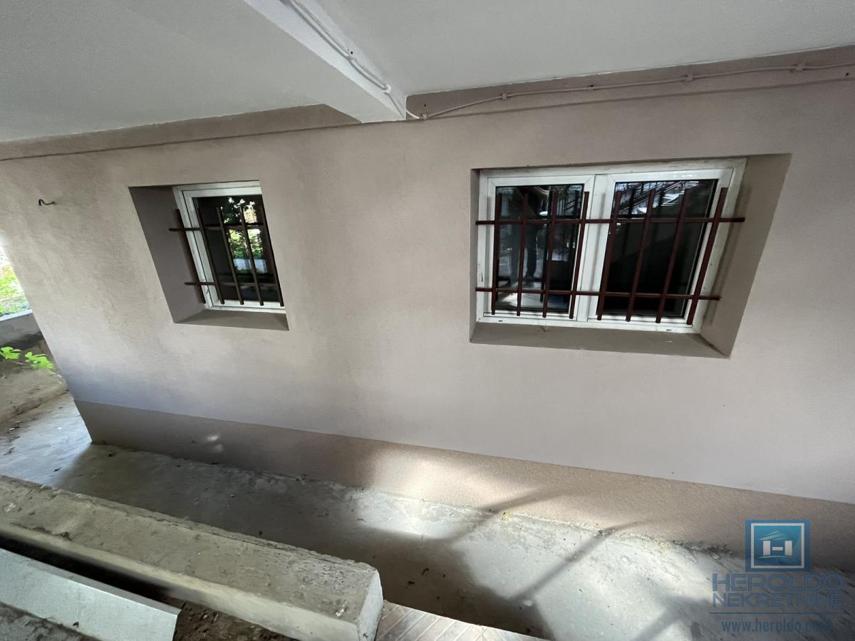 Kuća sa tri stana u centru Jagodine 46