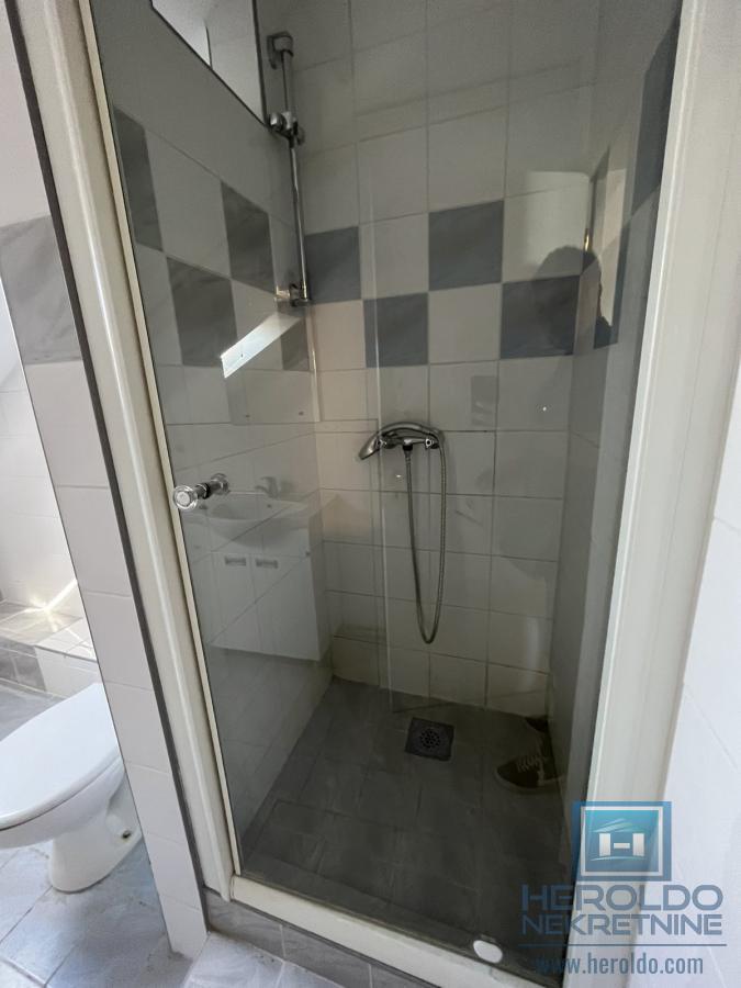 Kuća sa tri stana u centru Jagodine 47