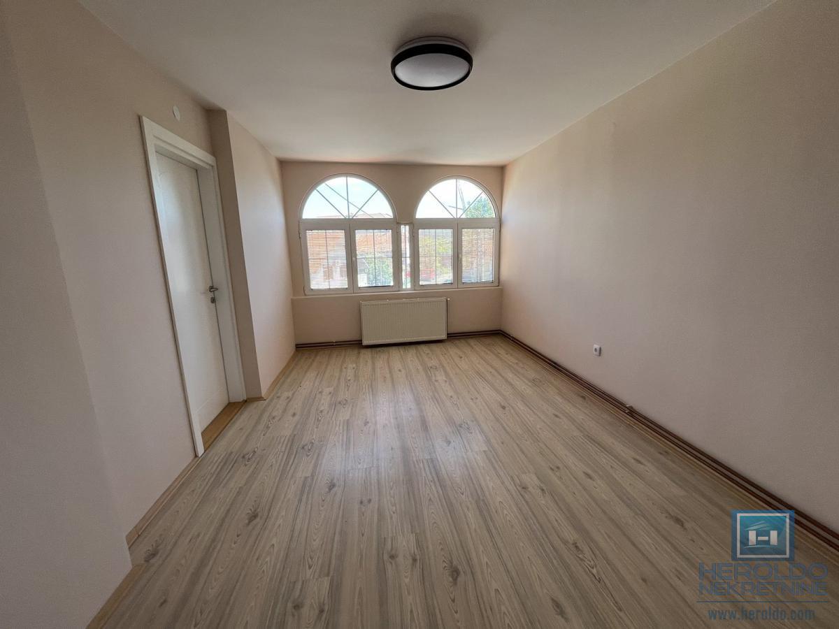 Kuća sa tri stana u centru Jagodine 51