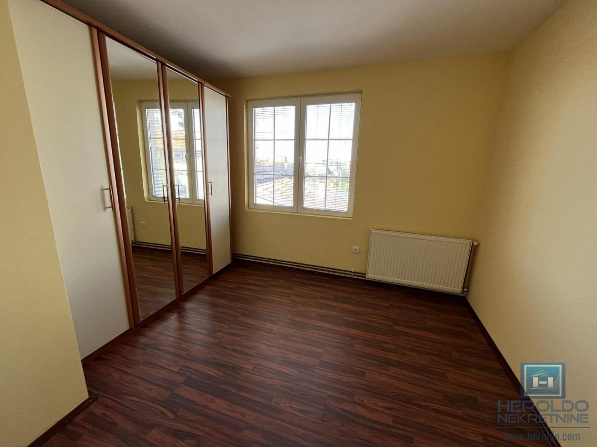 Kuća sa tri stana u centru Jagodine 34