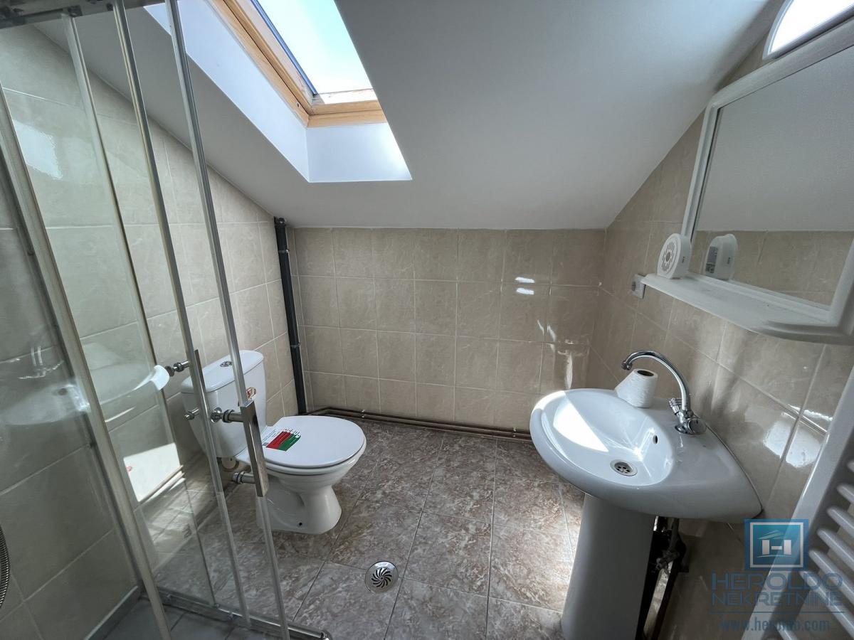 Kuća sa tri stana u centru Jagodine 52