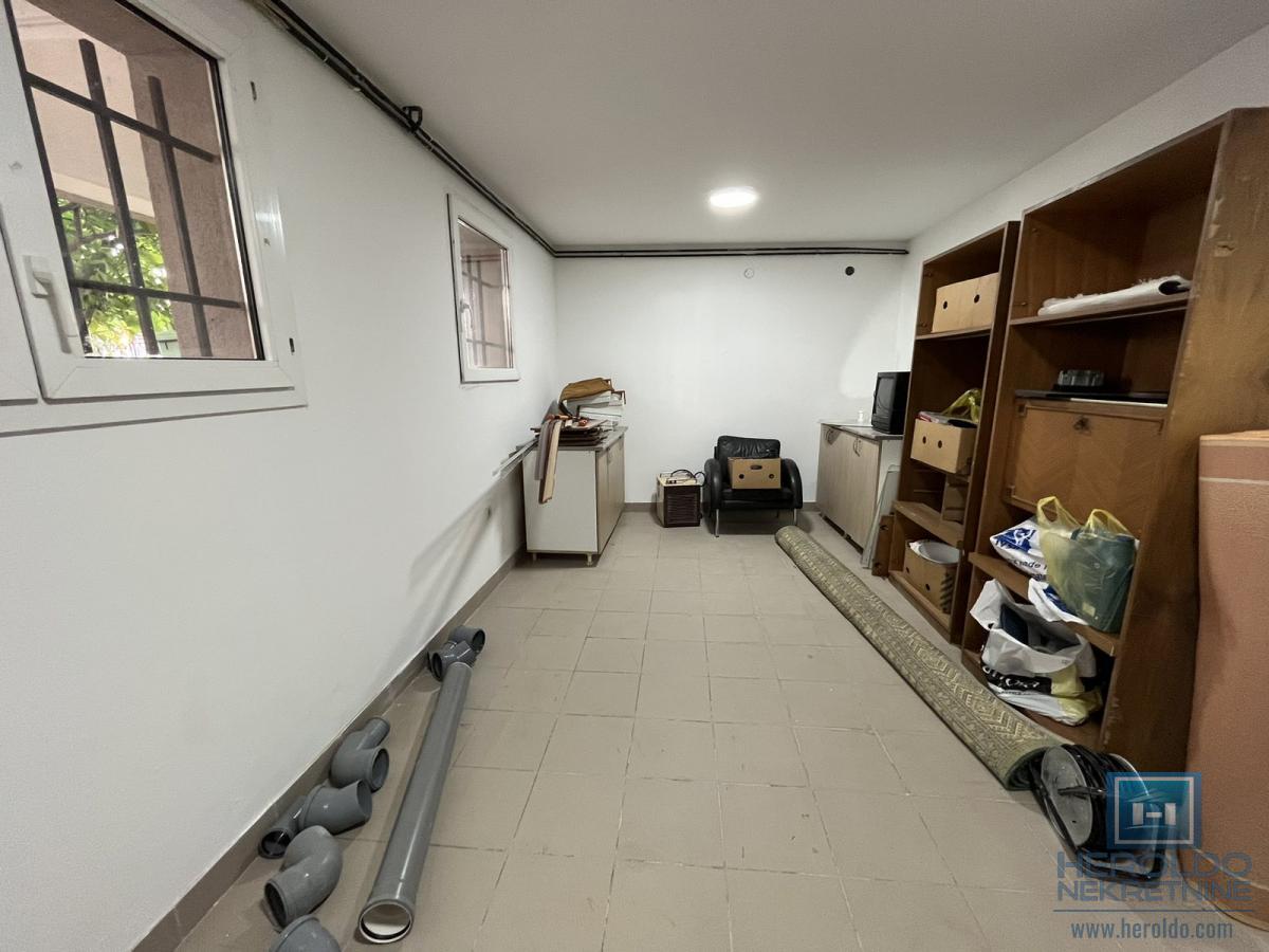 Kuća sa tri stana u centru Jagodine 36