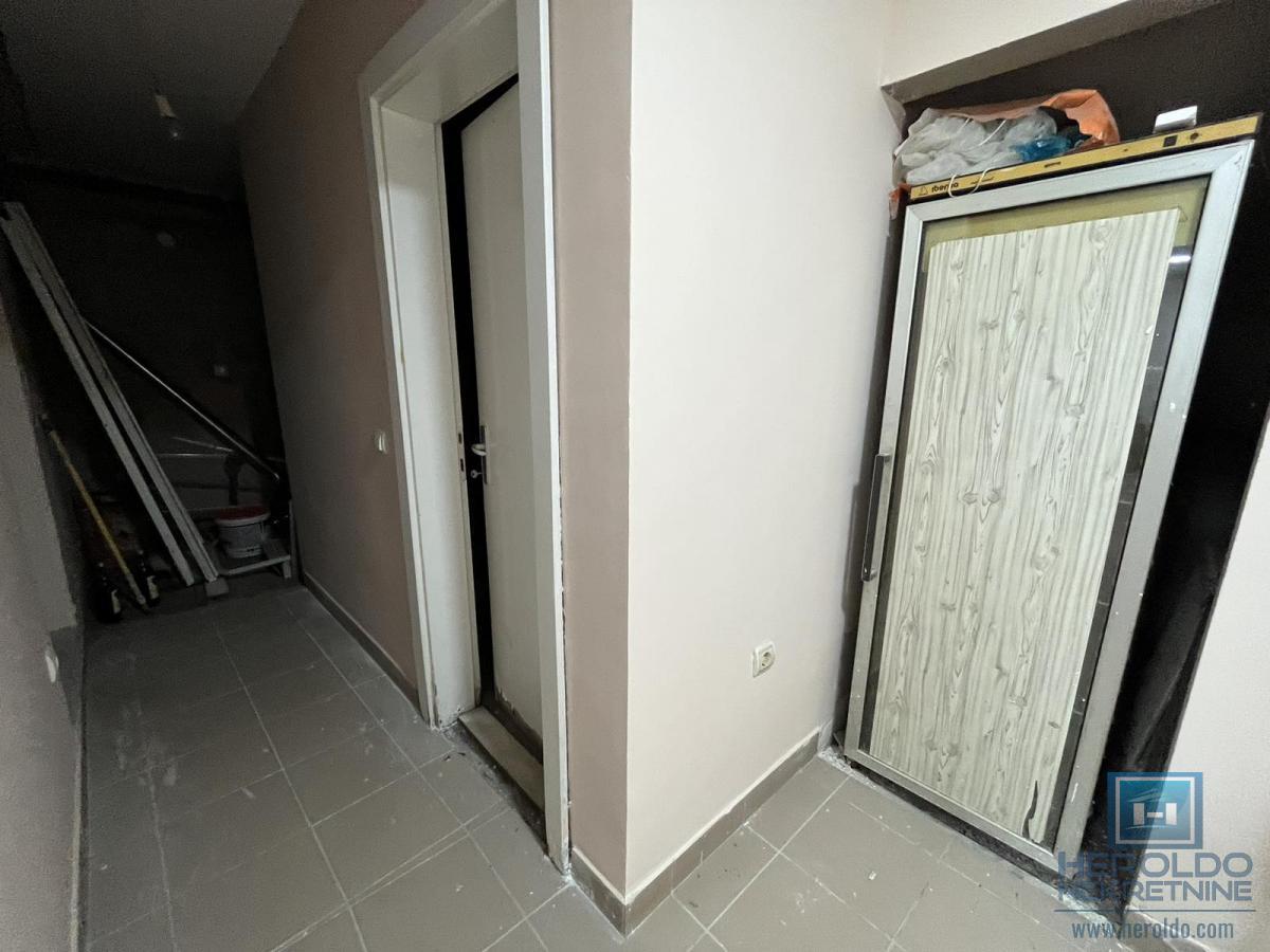 Kuća sa tri stana u centru Jagodine 39