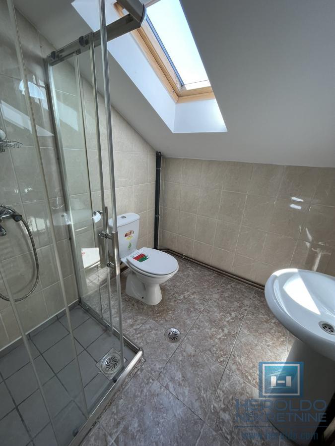 Kuća sa tri stana u centru Jagodine 41