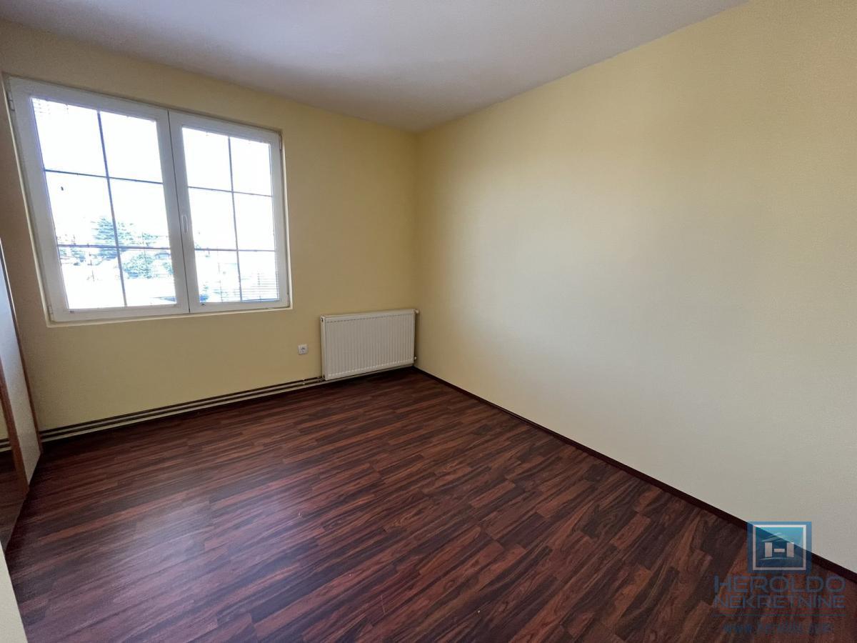 Kuća sa tri stana u centru Jagodine 17