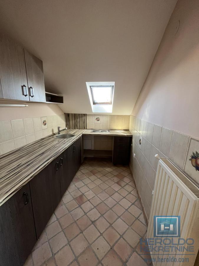 Kuća sa tri stana u centru Jagodine 19