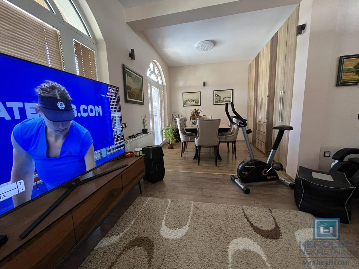 Kuća sa tri stana u centru Jagodine 6