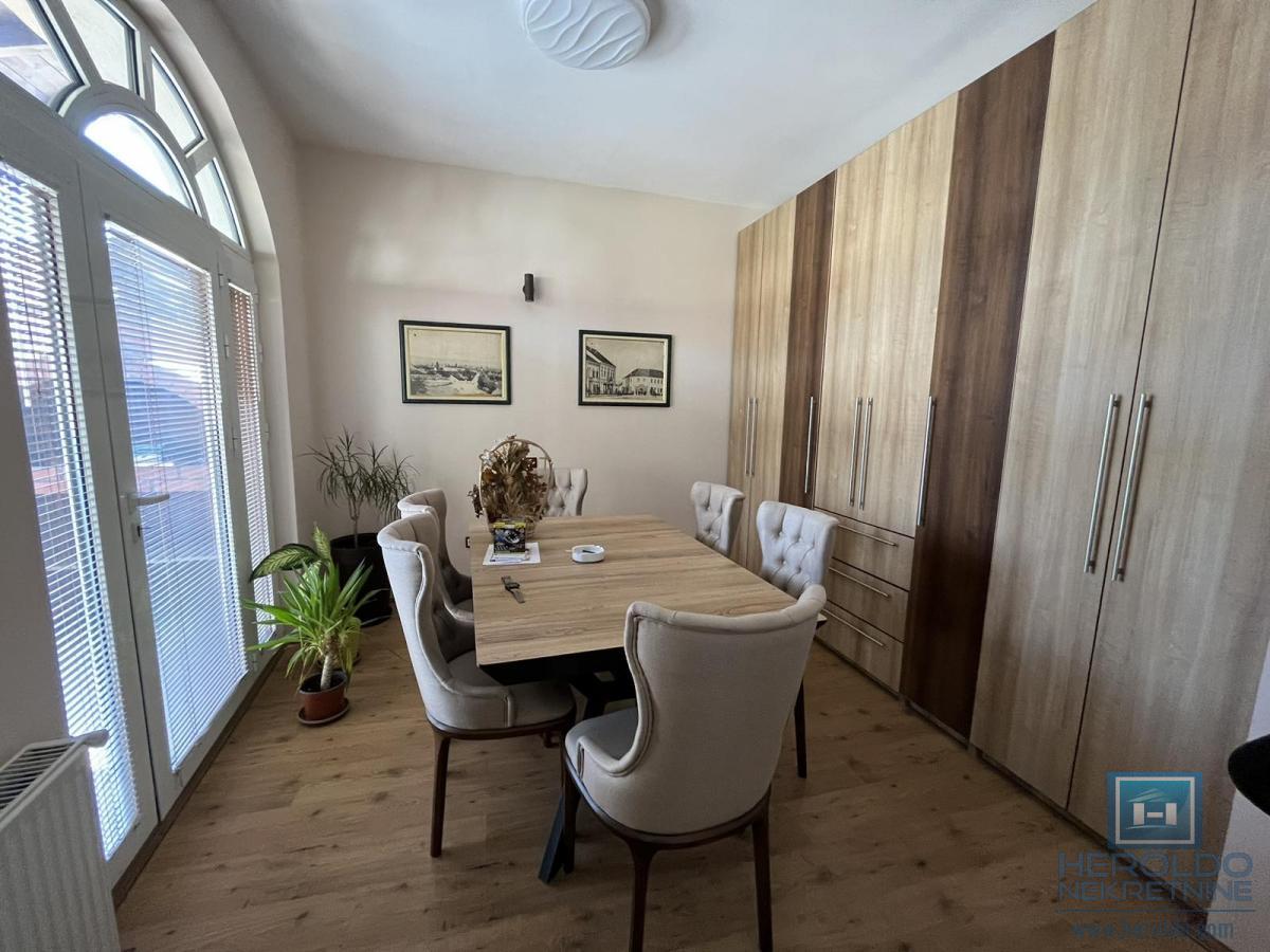 Kuća sa tri stana u centru Jagodine 8