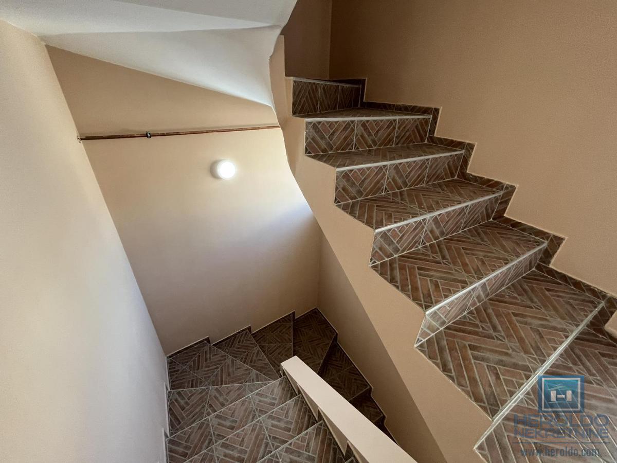 Kuća sa tri stana u centru Jagodine 20