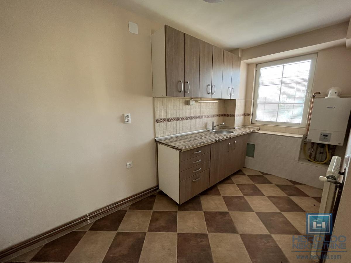 Kuća sa tri stana u centru Jagodine 21