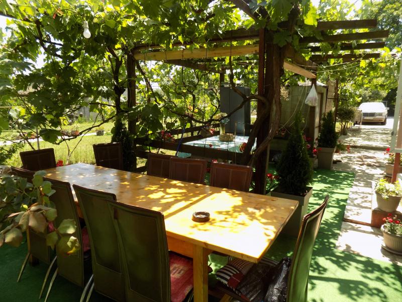 Kuća sa velikim placem za odmor i uživanje u blizini Morave 31