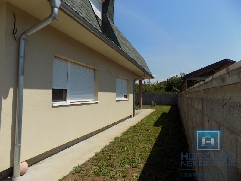 MODERNA KUĆA U MIRNOM DELU GRADA 18