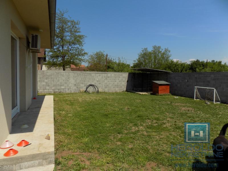 MODERNA KUĆA U MIRNOM DELU GRADA 19