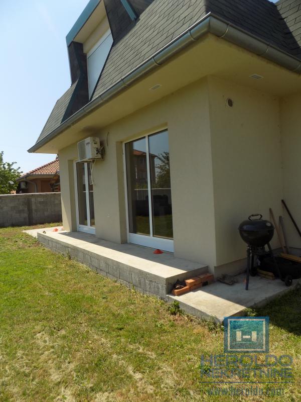 MODERNA KUĆA U MIRNOM DELU GRADA 21