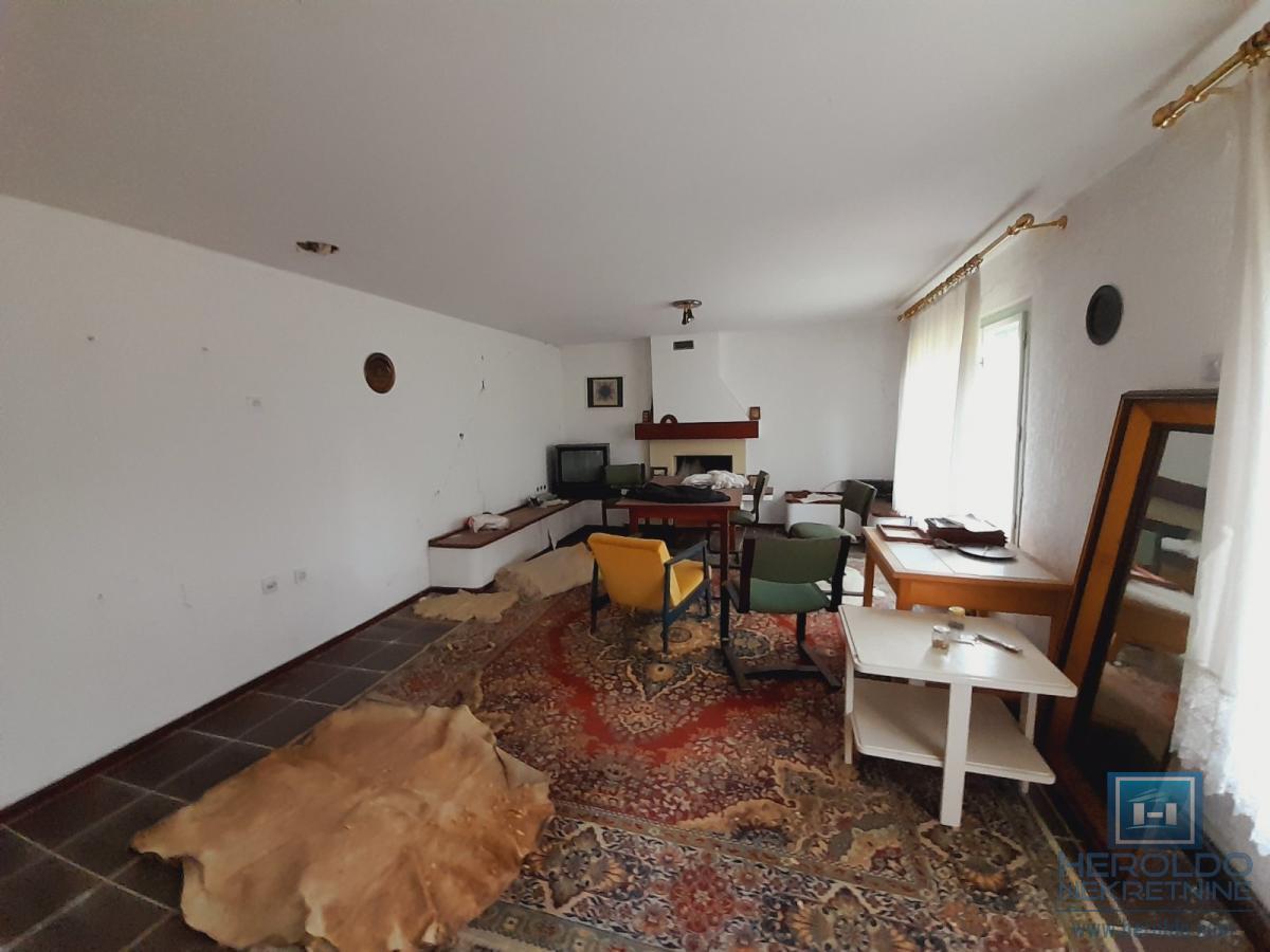 Kuća u Ćupriji na odličnoj lokaciji - prodaja 2