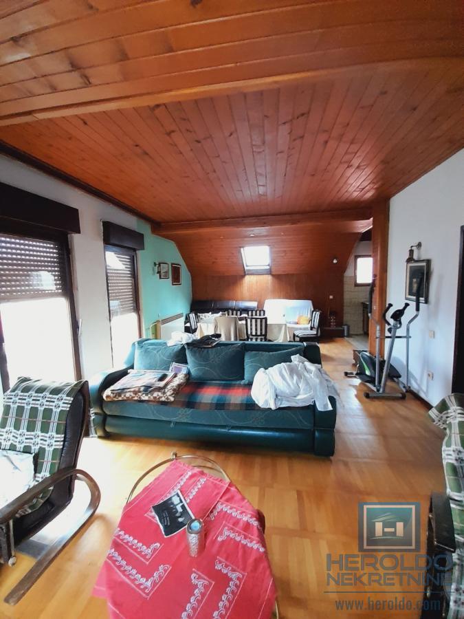 Kuća u Ćupriji na odličnoj lokaciji - prodaja 3