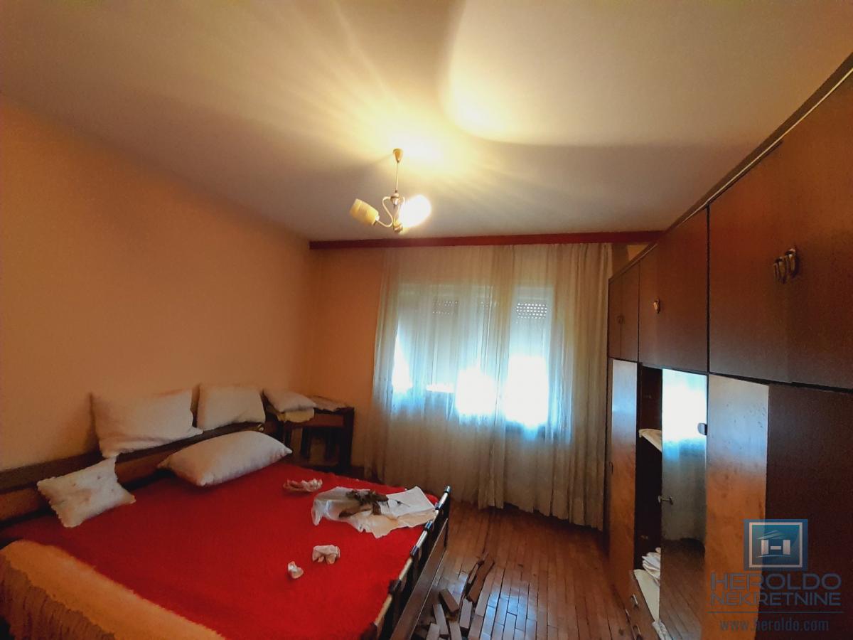 Kuća u Ćupriji na odličnoj lokaciji - prodaja 10