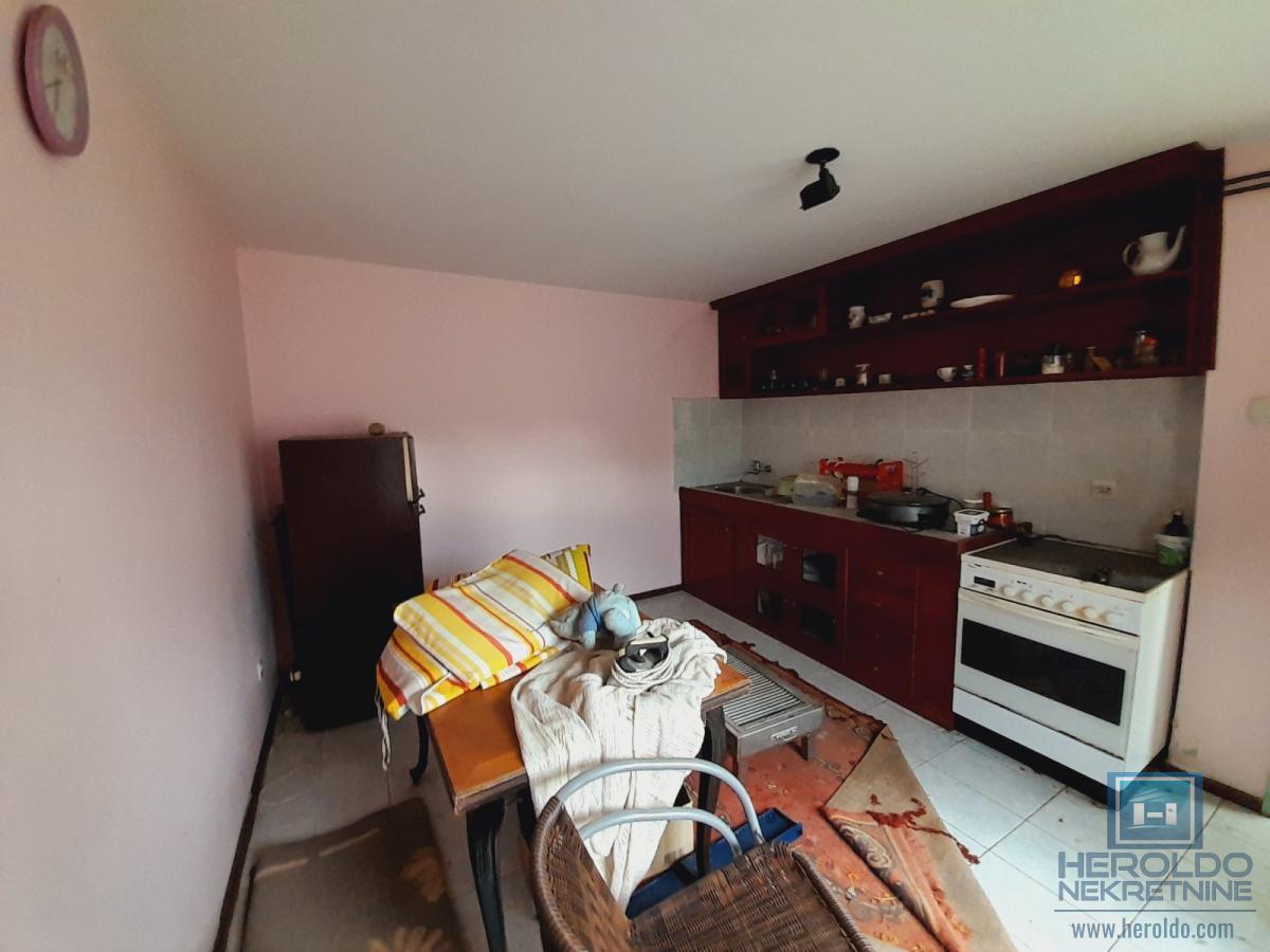 Kuća u Ćupriji na odličnoj lokaciji - prodaja 13