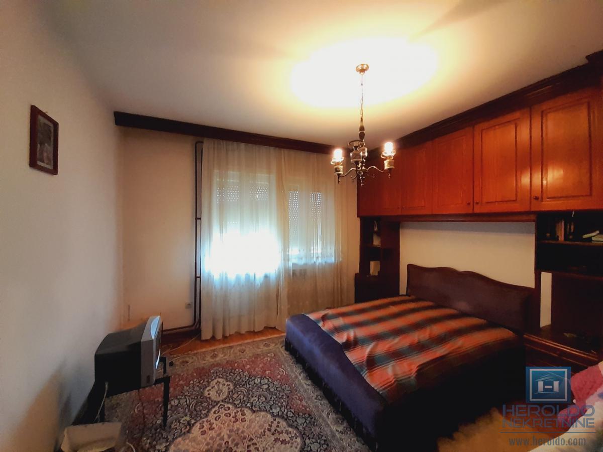 Kuća u Ćupriji na odličnoj lokaciji - prodaja 9