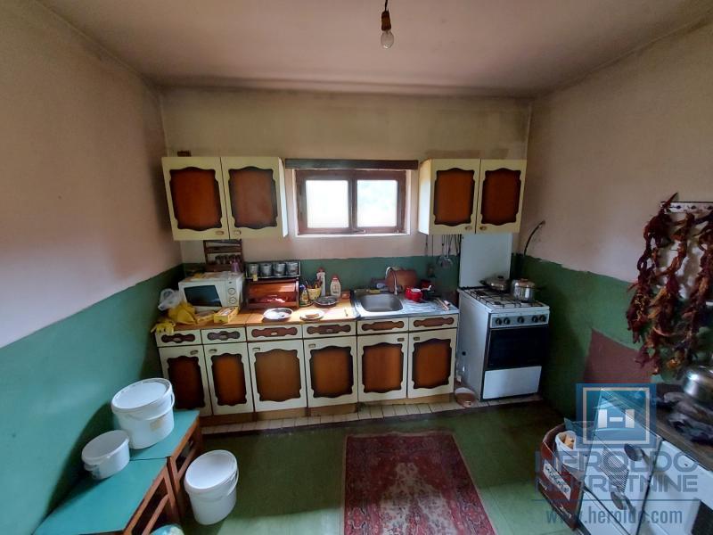 Kuća u Donjem Štiplju sa velikim placem 15