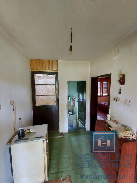 Kuća u Donjem Štiplju sa velikim placem 17