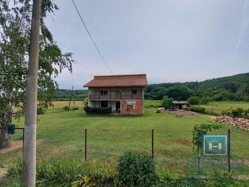 Kuća u Donjem Štiplju sa velikim placem 5