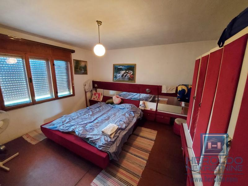 Kuća u Donjem Štiplju sa velikim placem 10