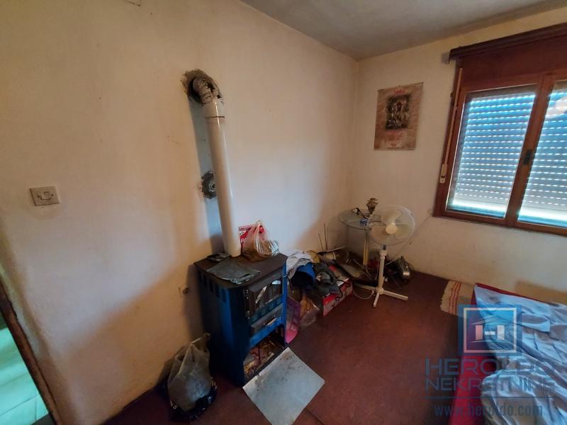 Kuća u Donjem Štiplju sa velikim placem 11