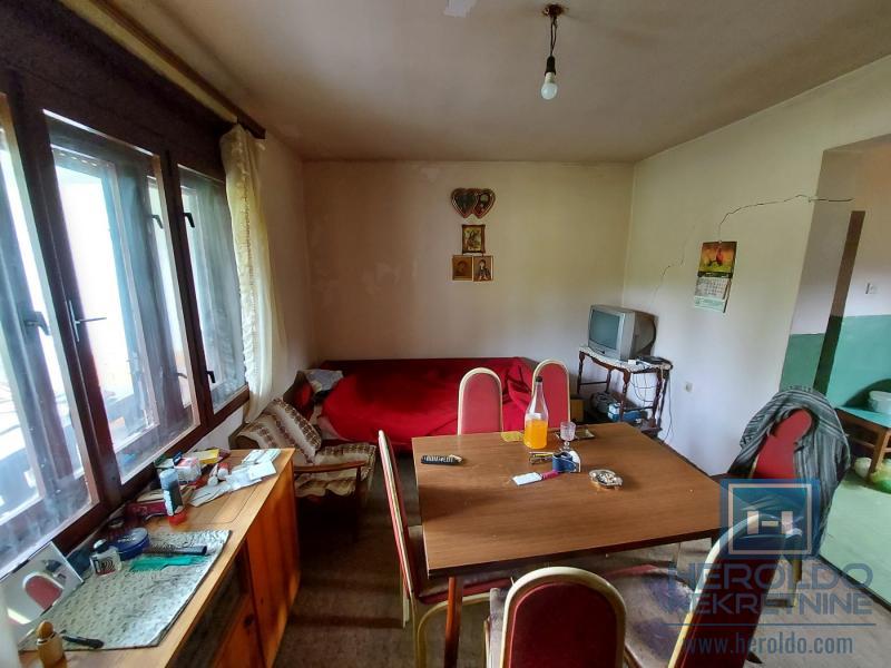 Kuća u Donjem Štiplju sa velikim placem 14