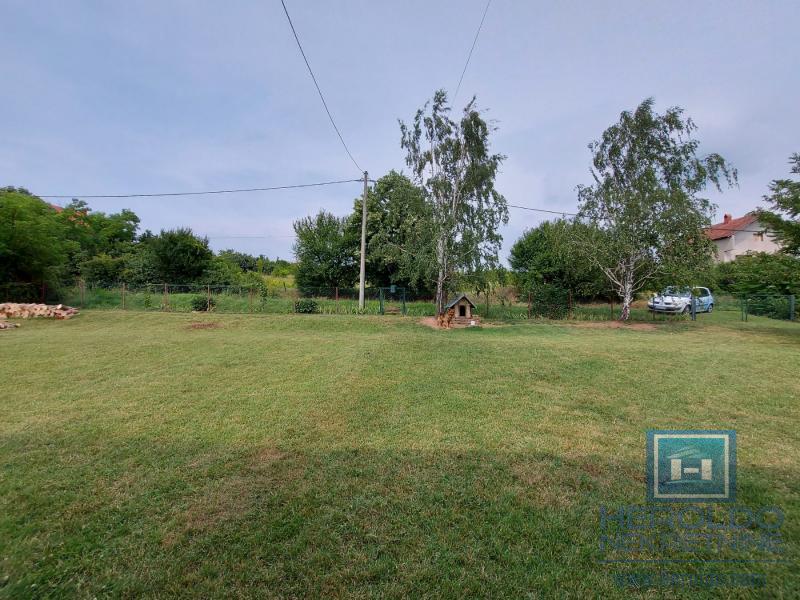 Kuća u Donjem Štiplju sa velikim placem 6