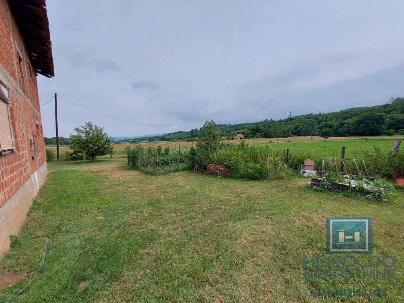 Kuća u Donjem Štiplju sa velikim placem 7