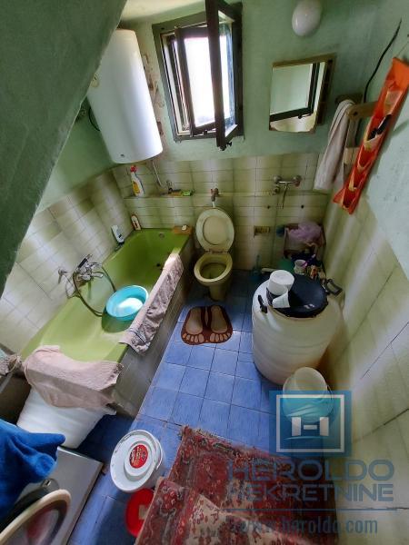 Kuća u Donjem Štiplju sa velikim placem 9