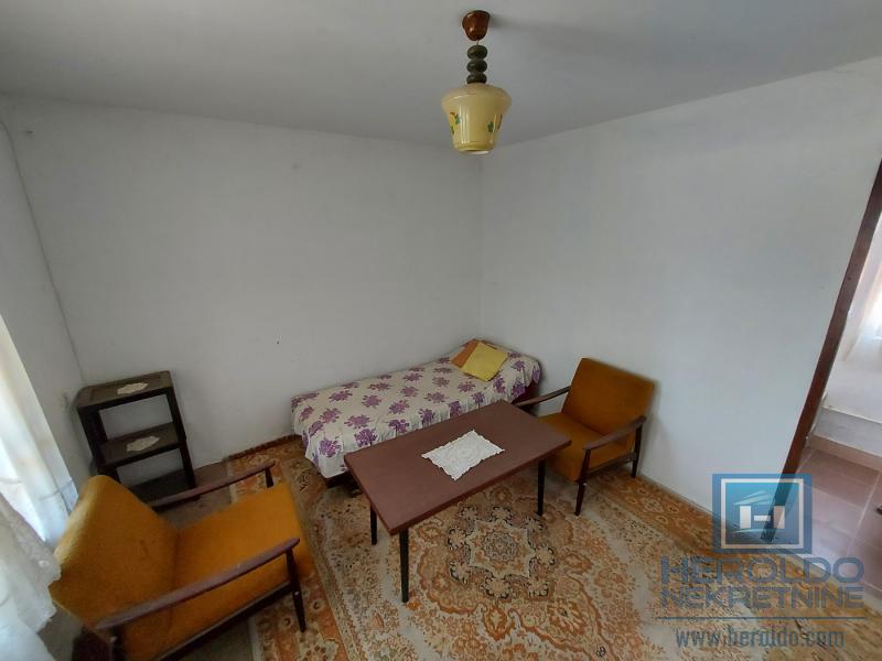 Kuća u Končarevu sa lokalom 2