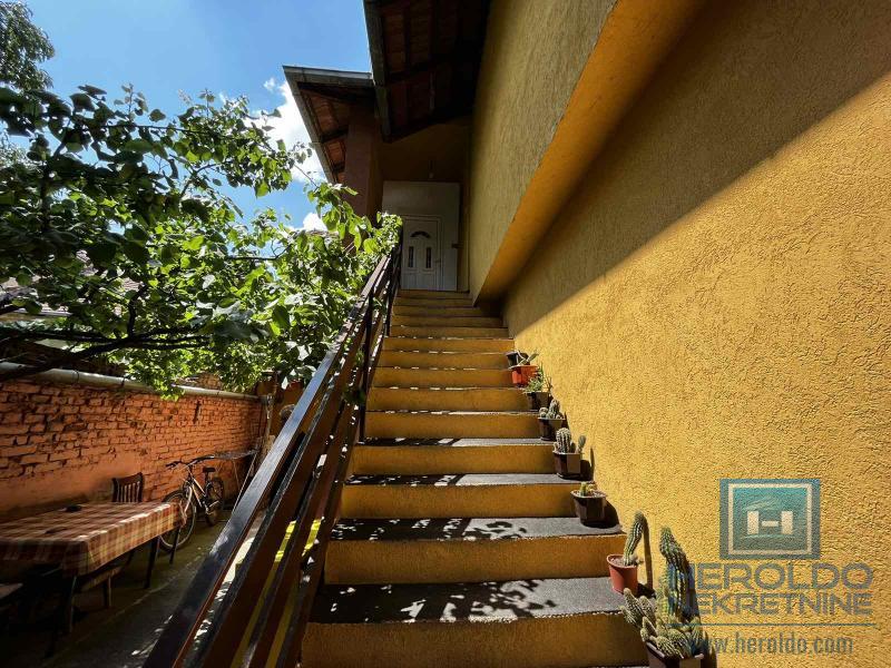 Kuća u širem centru na prodaju 6
