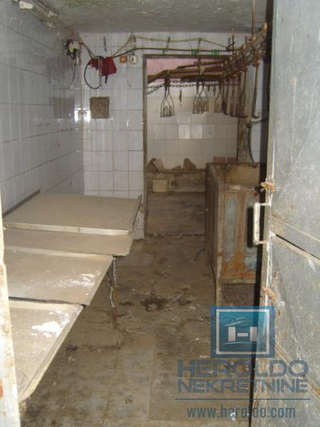 Kuća za renoviranje u Majuru sa pomoćnim objektom do glavnog puta 21