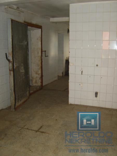 Kuća za renoviranje u Majuru sa pomoćnim objektom do glavnog puta 22