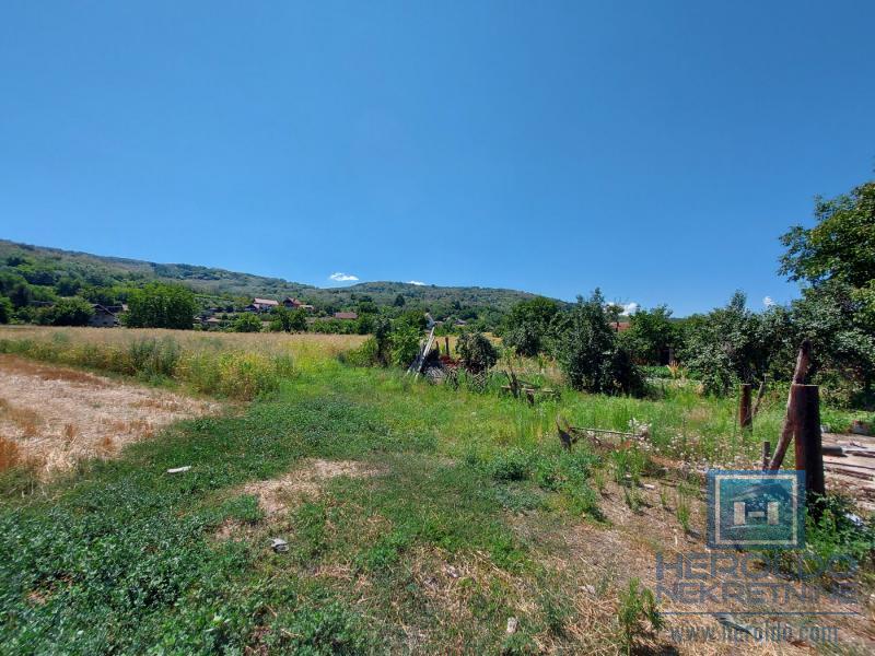 Kuća za renoviranje u Majuru sa pomoćnim objektom do glavnog puta 33