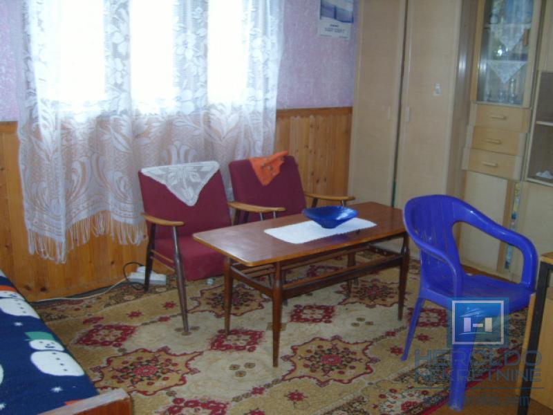 Kuća za renoviranje u Majuru sa pomoćnim objektom do glavnog puta 4