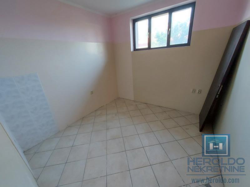 lokal 84m2 na odličnoj lokaciji 10