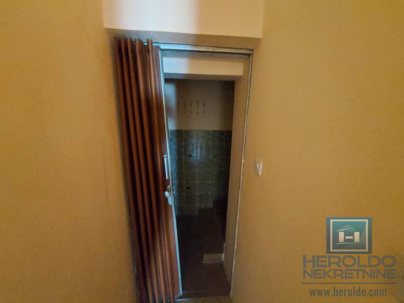 lokal 84m2 na odličnoj lokaciji 12