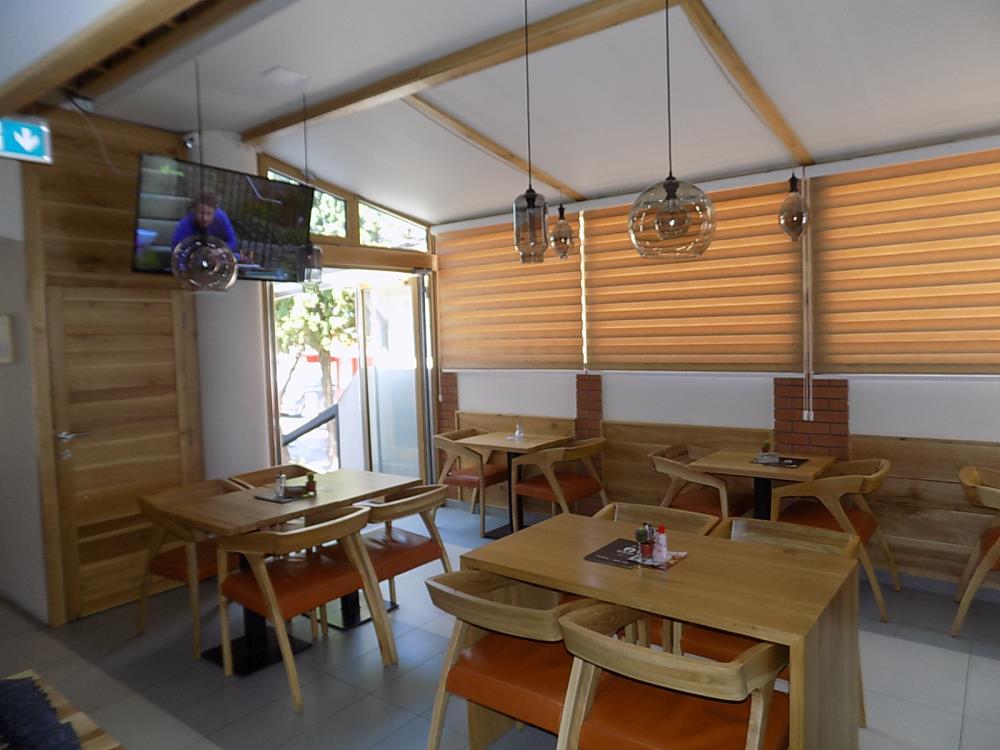 Lokal kod srednjih škola-pod zakupom oba lokala 10