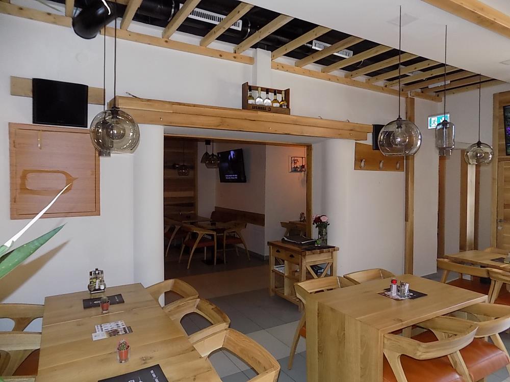 Lokal kod srednjih škola-pod zakupom oba lokala 12