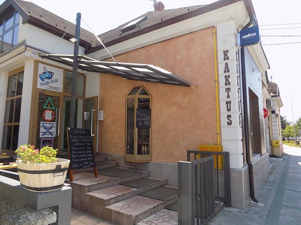 Lokal kod srednjih škola-pod zakupom oba lokala 13