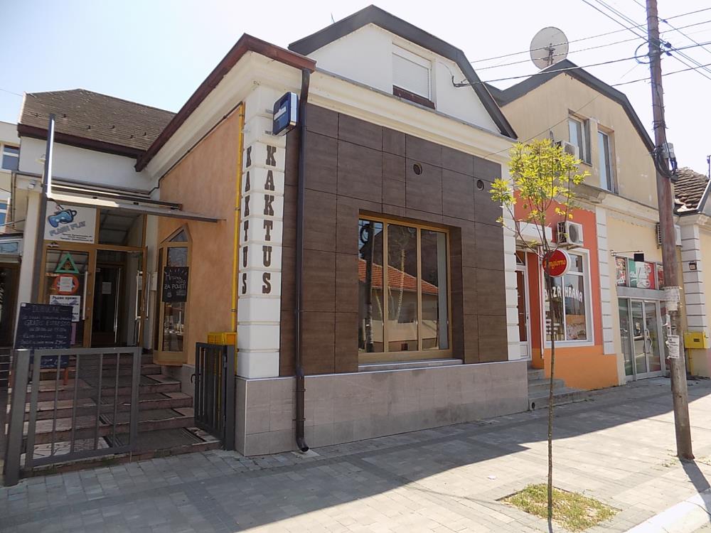 Lokal kod srednjih škola-pod zakupom oba lokala 14