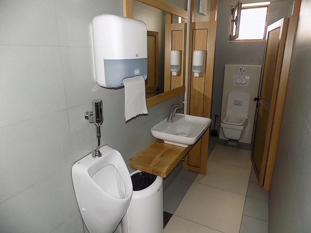 Lokal kod srednjih škola-pod zakupom oba lokala 9