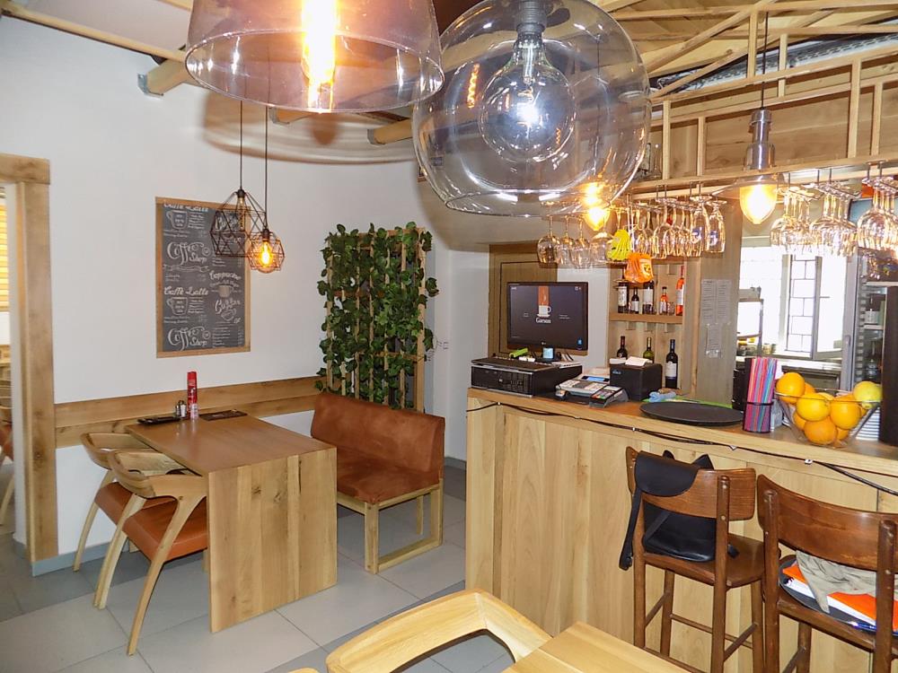 Lokal kod srednjih škola-pod zakupom oba lokala 2