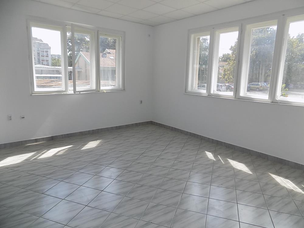 Lokal na lepoj lokaciji 13