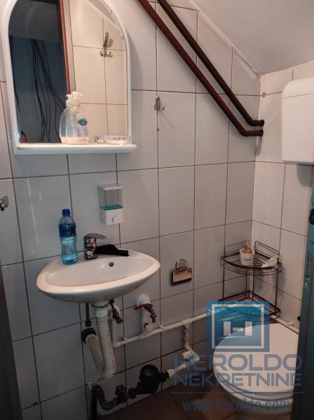 Lokal u blizini zgrade Opštine 5