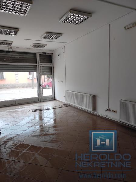 Lokal/  u blizini zgrade Opštine 3