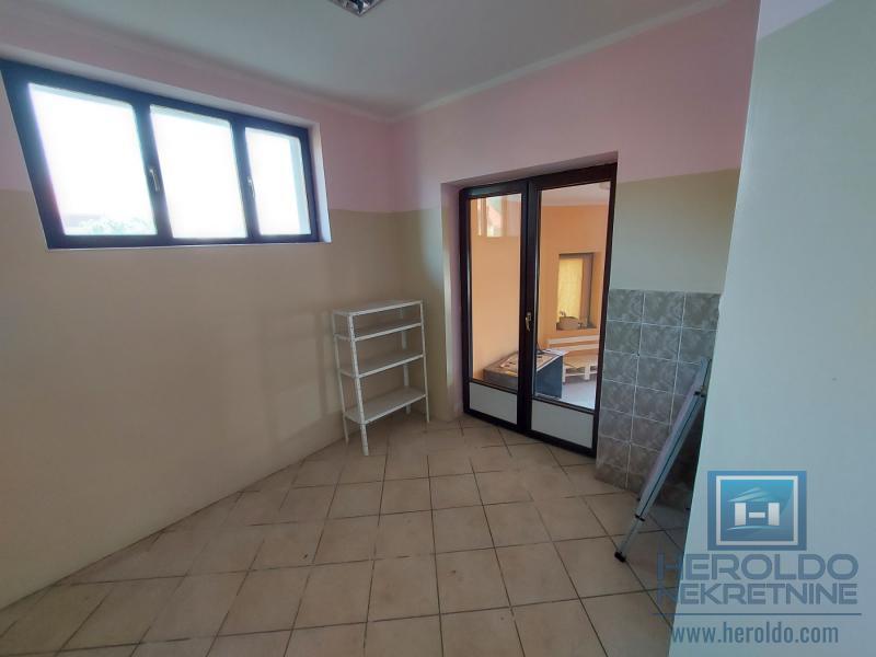 Lokal u centru kod bolnice 10